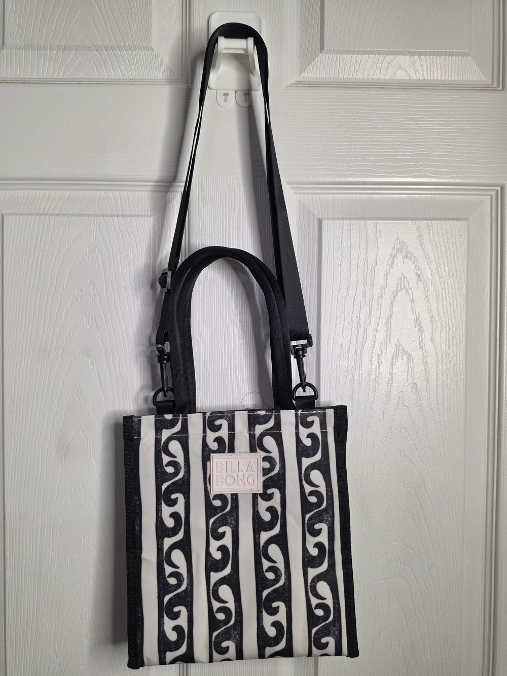 Billabong Black & White Patterned Women's Tote Bag
